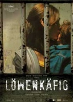 Löwenkäfig Poster